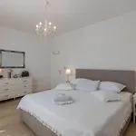 Katess With Heated Pool Villa *