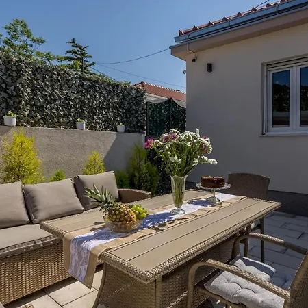 Katess With Heated Pool Villa Spalato