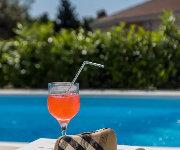 Katess With Heated Pool * سبليت