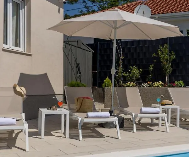 Katess With Heated Pool فيلة *