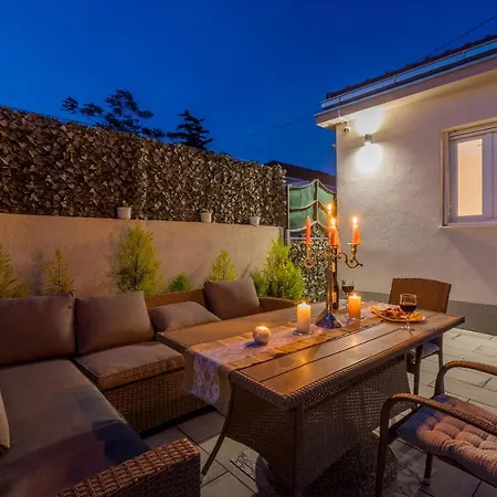 Vila Katess With Heated Pool Split