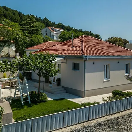 Vila Katess With Heated Pool