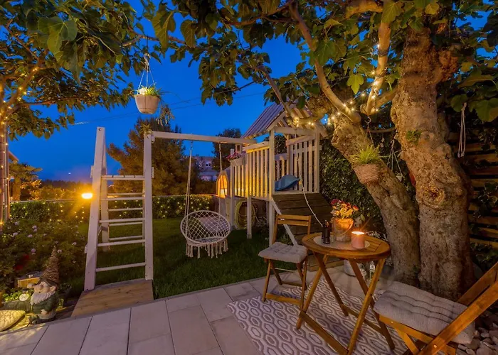 Katess With Heated Pool