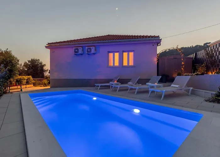 Villa Katess With Heated Pool Split