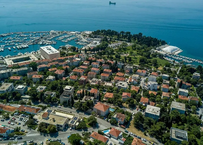 Villa Katess With Heated Pool Split