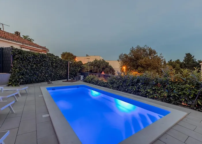 Katess With Heated Pool *
