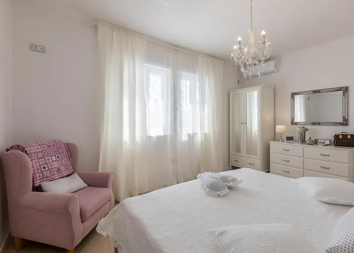 Katess With Heated Pool Villa