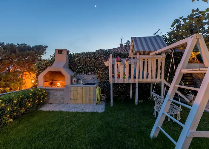 Katess With Heated Pool *