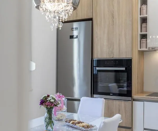 Katess With Heated Pool Villa *