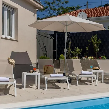 Katess With Heated Pool Villa *