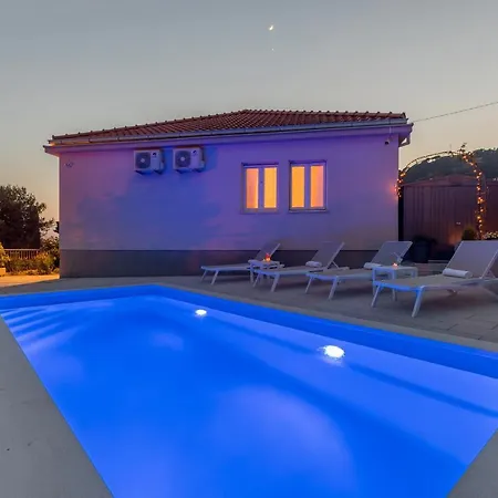 Villa Katess With Heated Pool Split