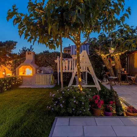 Katess With Heated Pool *