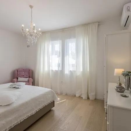 Villa Katess With Heated Pool *