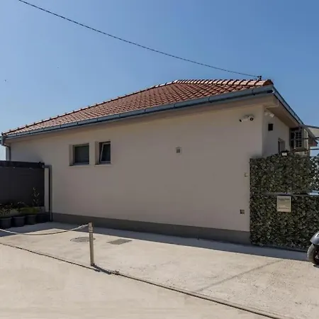 Villa Katess With Heated Pool *